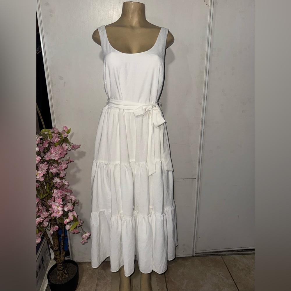 Aura Elegant White Sleeveless Maxi Dress